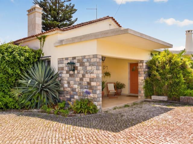 Moradia Térrea com Vista para a Serra de Sintra 211m² Sintra Santa Maria E São Miguel