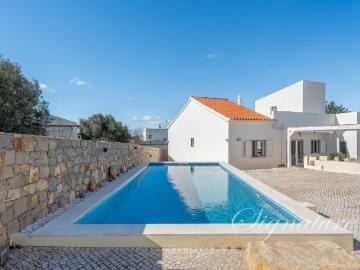 Moradia térrea de 3 quartos e bom gosto, a poucos minutos da. 0m² Santa Bárbara De Nexe