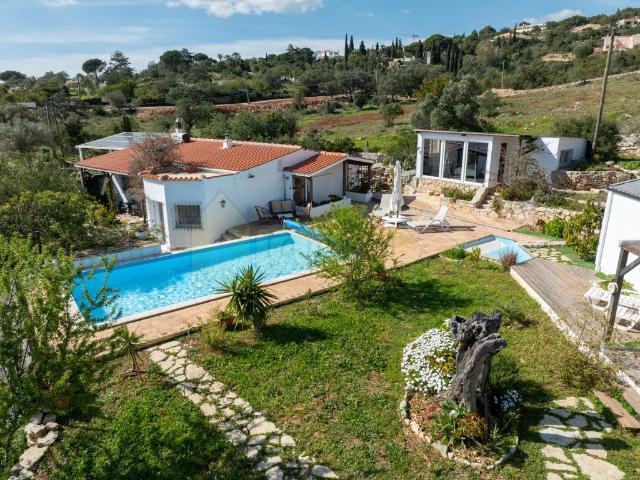 Moradia térrea de 3 quartos e piscina 93m² Santa Bárbara De Nexe