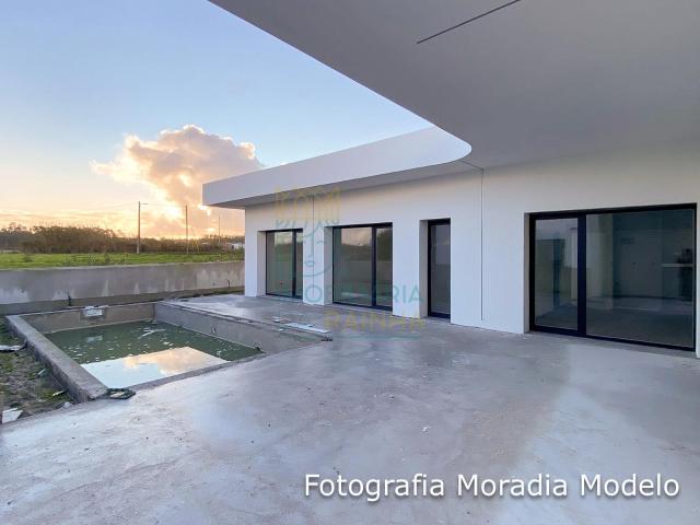 Moradia Térrea de Arquitetura Contemporânea com Piscina 290m² Tornada e Salir do Porto
