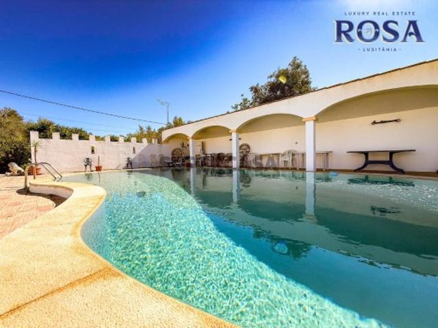 Moradia Térrea de Charme com Piscina 6 Quartos