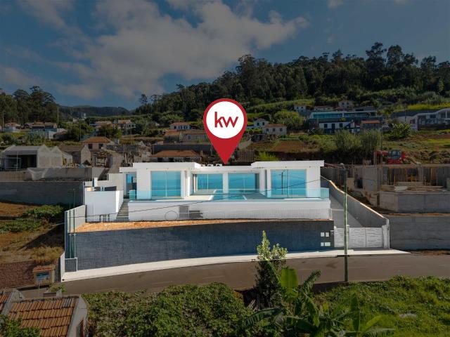 Moradia Térrea de Luxo com Vista Mar – Arco da Calheta! 200m² Arco Da Calheta