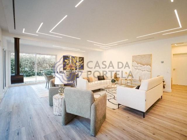 Moradia Térrea de Luxo com Piscina na Herdade da Aroeira 240m² Charneca De Caparica