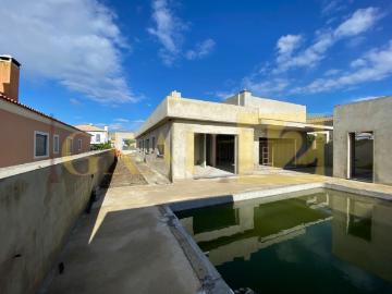 Exclusiva moradia térrea T5 de luxo em Azeitão com piscina e garagem