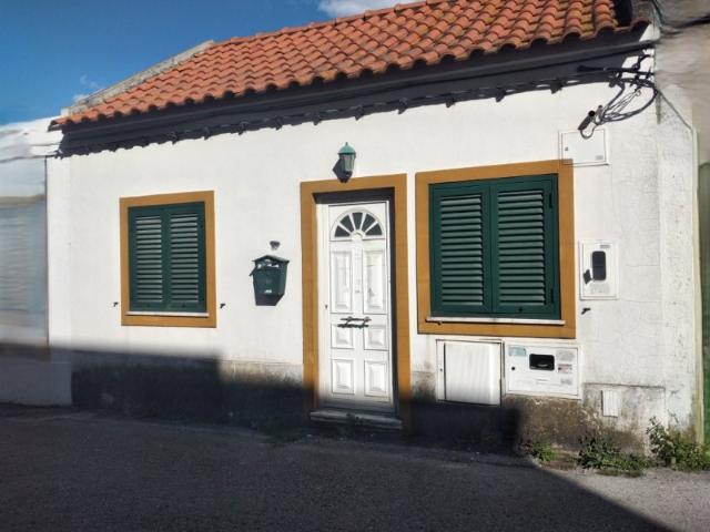 Moradia Térrea em banda situada na Torre da Marinha Oportunidade Única