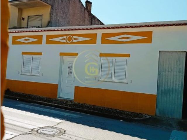 Moradia térrea em reconstrução