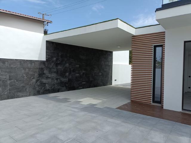 Moradia térrea entre a praia e a cidade!