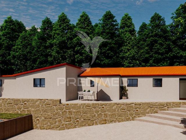 MORADIA TERREA INDEPENDENTE EM GUIMARÃES, PISCINA, JARDIM, TERRAÇO, GARAGEM