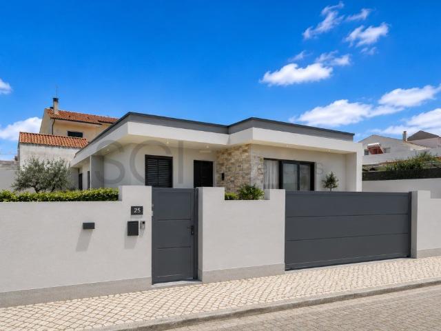 Moradia Térrea, independente, T3+1 com piscina, Fernão Ferro 95m² Fernão Ferro