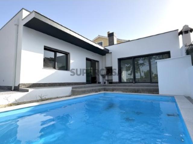 Moradia Térrea Independente T3+1 com Piscina