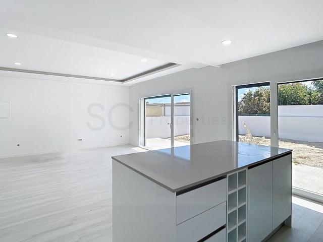 Moradia Térrea independente T3+1 em Fernão Ferro, boas áreas 104m² Fernão Ferro