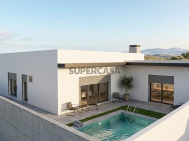 Moradia Térrea Independente T3 com piscina