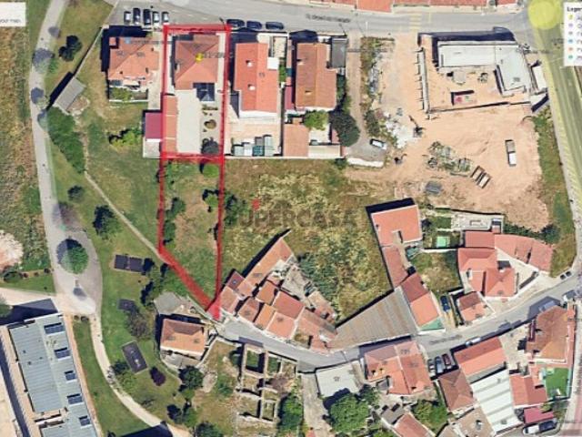 Moradia Térrea, isolada, com Terreno adjacente num total de 1107 m2, em Porto Salvo Oeiras
