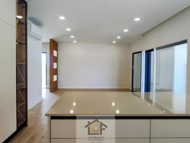 Moradia Térrea isolada T4 com 2 Suites em Quinta do Anjo