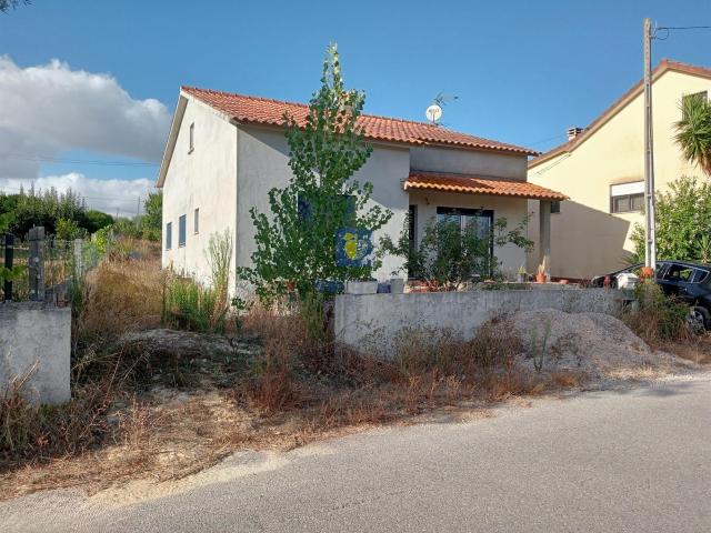 Moradia térrea isolada T3 em Vila Cã, Pombal, com sótão e te. 220m² Vila Cã