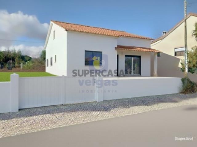 Moradia térrea isolada T3 em Vila Cã, Pombal, com sótão e terreno com 300m2