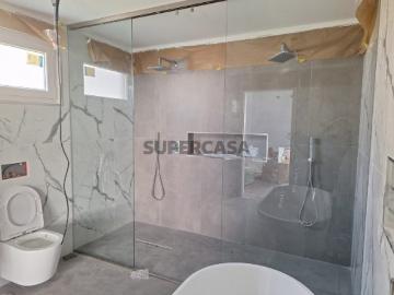 Moradia Térrea Isolada V4 com Piscina e 2 Garagens, Nova a estrear em Azeitão