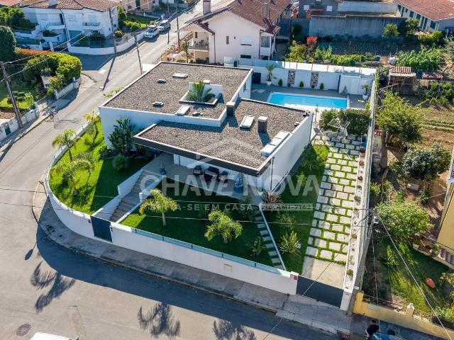 Moradia térrea Isolada V4 com piscina em Anta Espinho