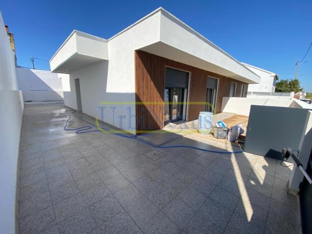 Moradia TÉRREA Nova V2 TERRENO 220M2