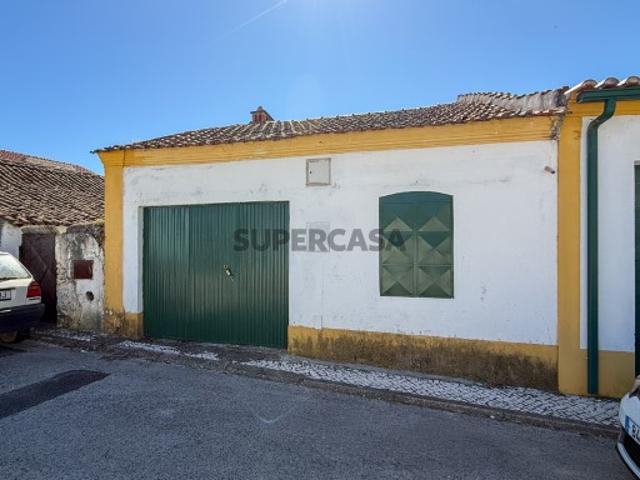 Moradia Térrea p/ Recuperar, em São Miguel do Rio Torto Abrantes