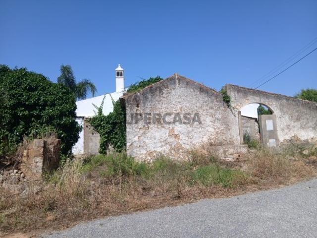 Moradia térrea para habitação em Moncarapacho Olhão