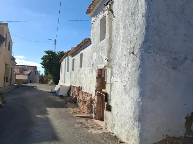 Moradia Térrea para recuperar com 69m2 em Messines de Baixo