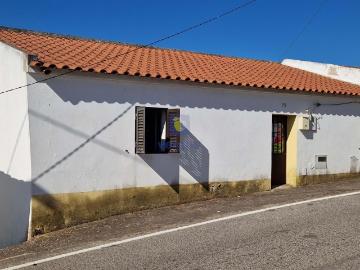Moradia térrea para recuperar, em Cachopo, a 40 km de Tavira. 83m² Cachopo