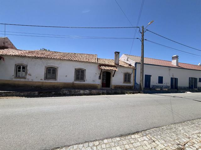 Moradia Térrea para Reabilitação em Azóia de Baixo 160m² Achete, Azóia de Baixo e Póvoa de Santarém