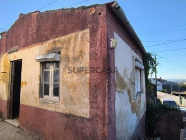 Moradia Térrea para Remodelar no Bordalo, Santa Clara