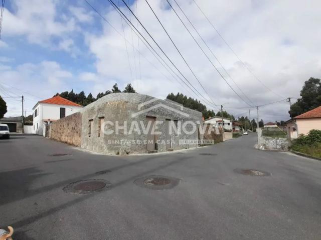 Moradia Térrea para restauro em S. Paio de Oleiros