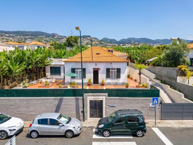 Moradia Térrea para Venda