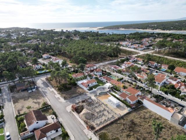 Moradia térrea perto da praia Lagoa de Albufeira Sesimbra