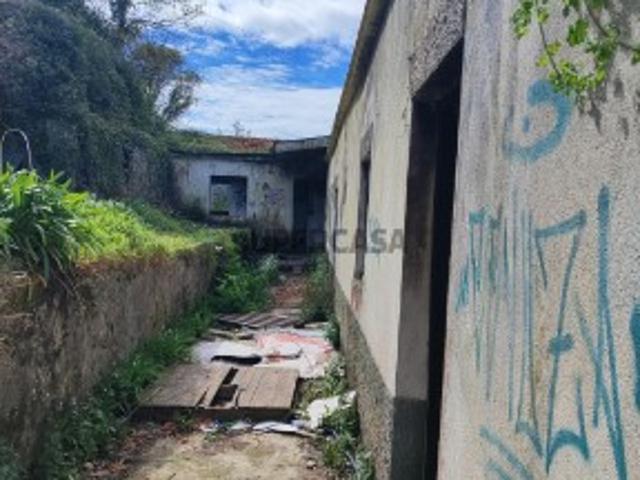Moradia Térrea Ruína Encosta São Bartolomeu Carvalhos