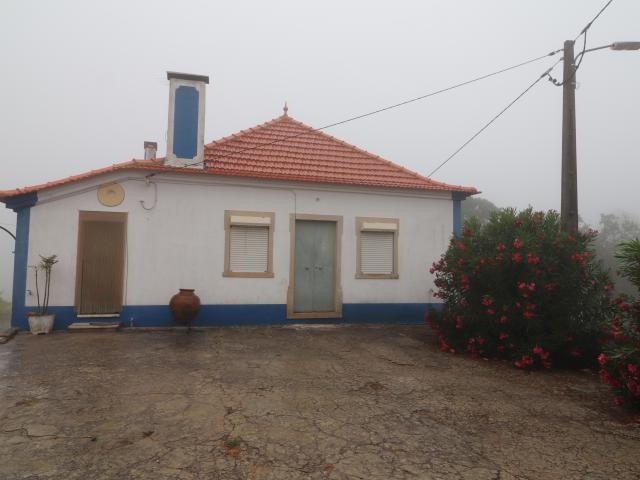 Moradia térrea, Serra e Junceira