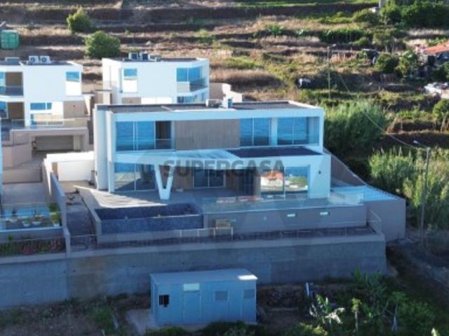 Moradia | Tipologia T3 +1 | Vista Mar | Piscina | BBQ | Caniço | Madeira Island