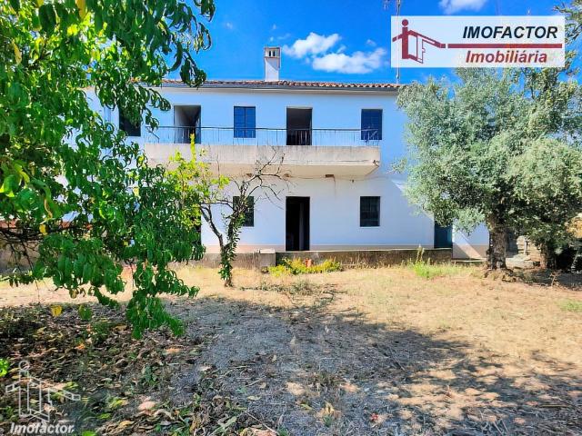 Moradia Típica de Aldeia com Terreno e Anexos Sto André das Tojeiras Castelo Branco