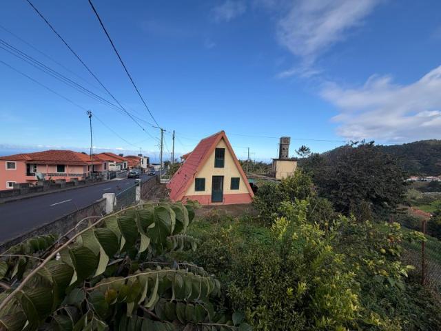 Moradia Típica Madeirense com Enorme Potencial Santana, Madeira