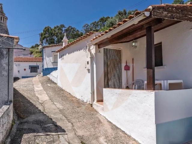 Moradia típica no centro histórico de Aljezur