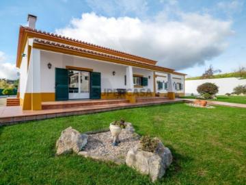 Moradia Típica Portuguesa com Jardim e Terrenos Privados Alcoentre, Azambuja