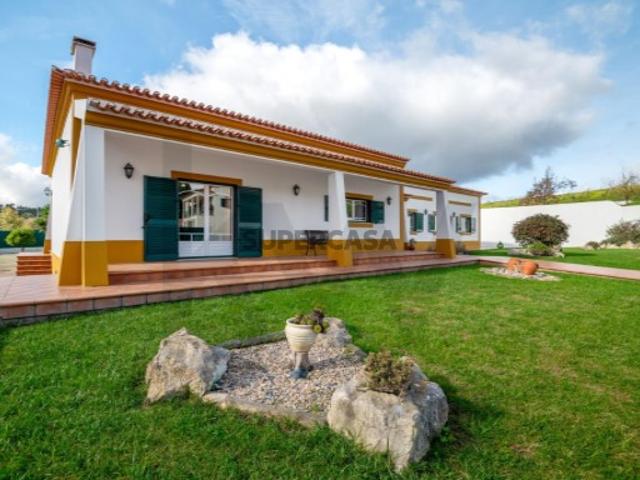 Moradia Típica Portuguesa com Jardim e Terrenos Privados Alcoentre, Azambuja
