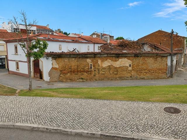 Moradia, Tomar e Santa Maria dos Olivais