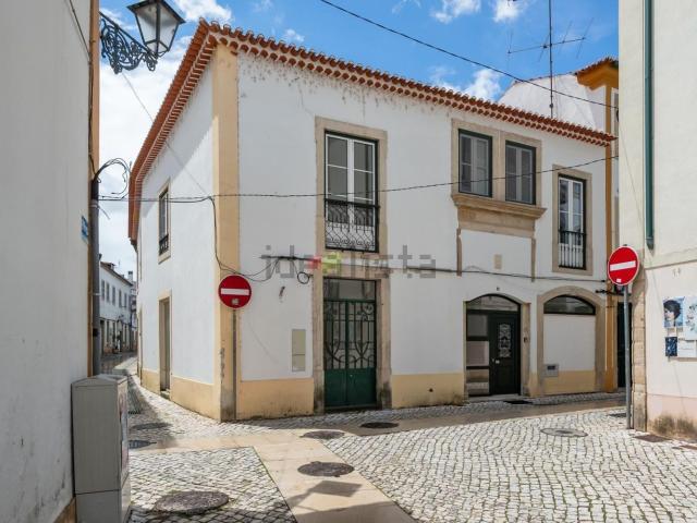 Moradia, Tomar e Santa Maria dos Olivais