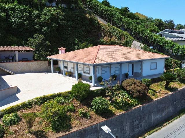 Moradia, Torrados e Sousa