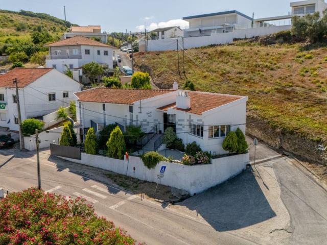Moradia, Torres Vedras e Matacães