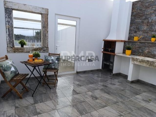 Moradia totalmente renovada com espaço exterior Vale de Figueira
