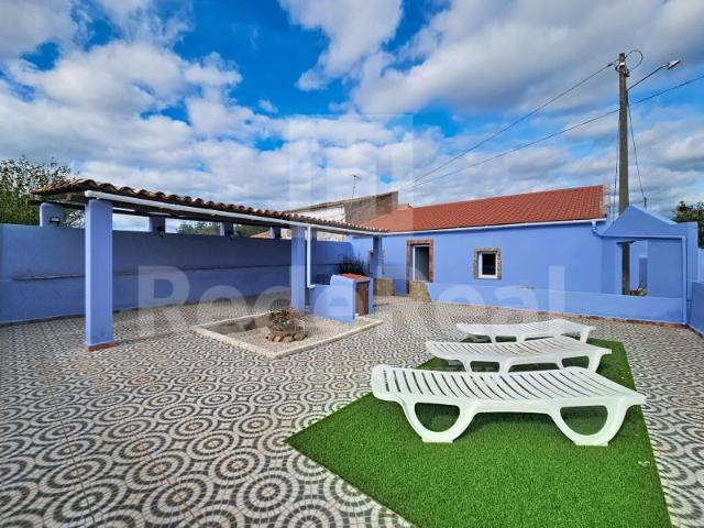 Moradia totalmente renovada com piscina, tanque e terreno de 7480m no campo a 18km de Albufeira Algarve e das suas praias