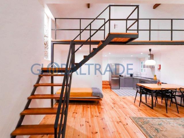Moradia Totalmente Renovada & Equipada T2 no Porto