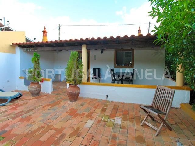 Moradia Tradicional Algarvia com terraço privado e jardim comum