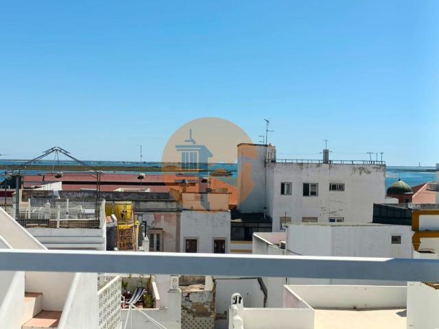 Moradia Tradicional com Terraço e Vista Panorâmica no Coraçã. 235m² Olhão