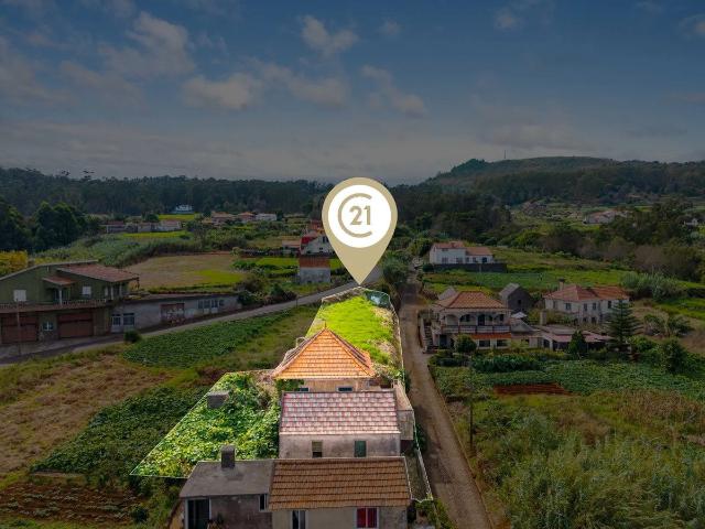 Moradia Tradicional com Terreno e Grande Potencial Santa. 82m² Porto Moniz
